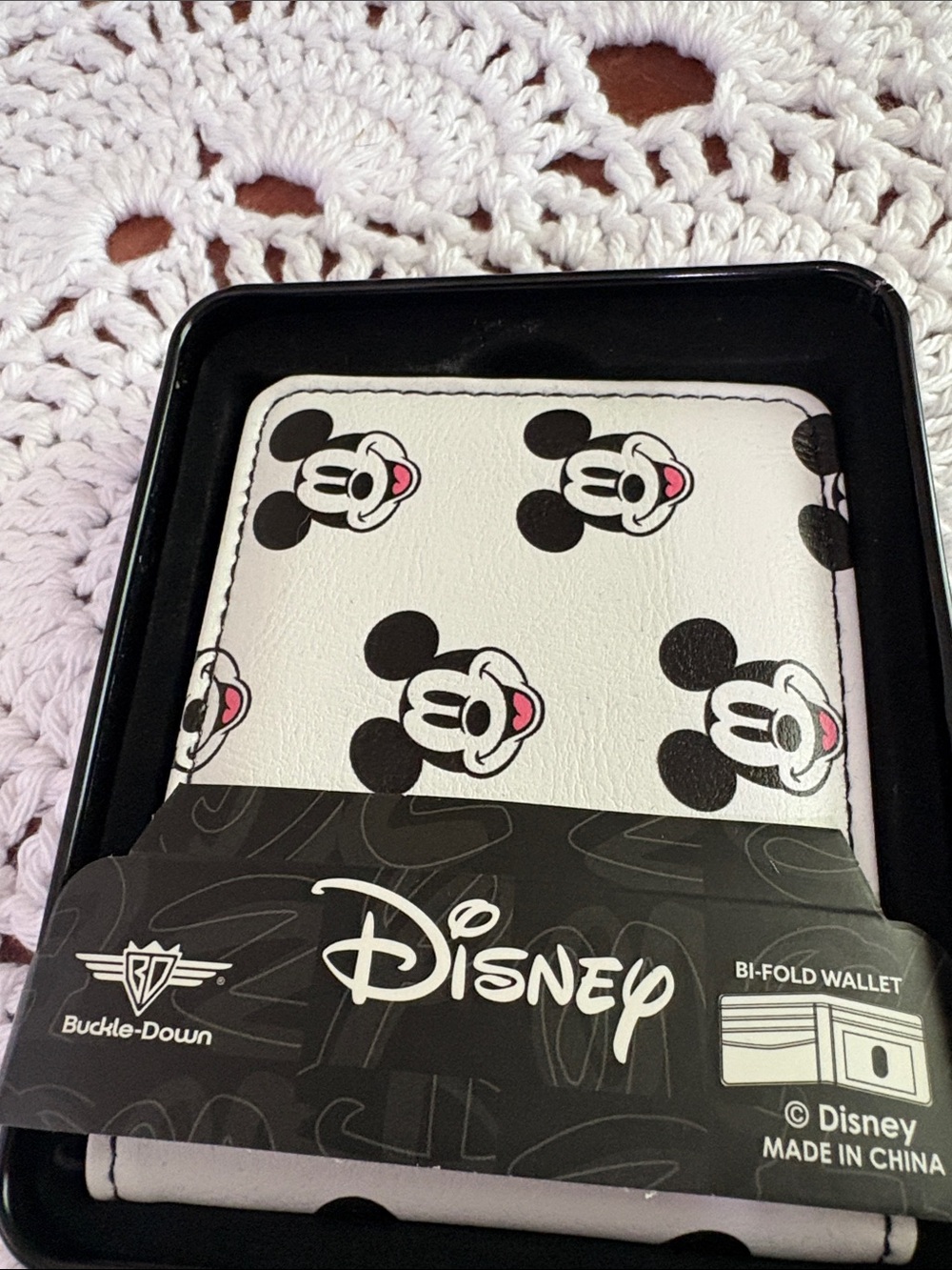 Buckle - Down Disney White Mickey Mouse Patterned Wallet NWT - Picture 2 of 3